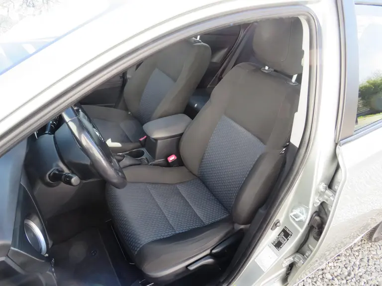 Toyota Auris 1.6 Now, 2e Eig. Parkeersensoren en Navigatie, Cruise en Climate Control afbeelding 10