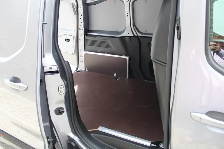 Citroën Berlingo 1.5 BlueHDi 130PK EAT8 Automaat L1 Achteruitrijcamera, Keyless Entry & Start, Parkeersensoren Achter, Aple Carplay, Android Auto afbeelding 29