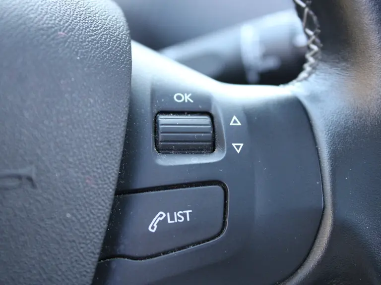 Peugeot 208 1.2 PureTech Tech 110PK Edition 5-drs Parkeerhulp voor en achter met camera, Navigatie, Apple Carplay/AndroidAuto, Panoramadak afbeelding 37
