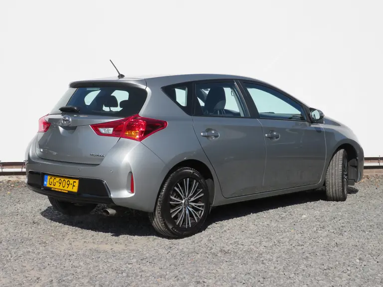 Toyota Auris 1.6 Now, 2e Eig. Parkeersensoren en Navigatie, Cruise en Climate Control afbeelding 3