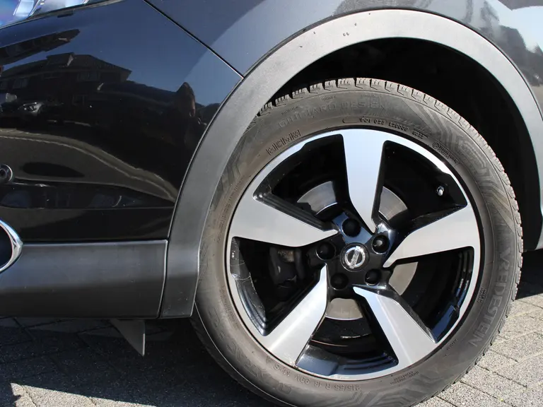 Nissan QASHQAI 1.2 115PK N-Connecta X-Tronic CVT Automaat Navigatie, Rondomzicht Camera, DAB, Panoramadak, Parkeersensoren Voor & Achter afbeelding 2