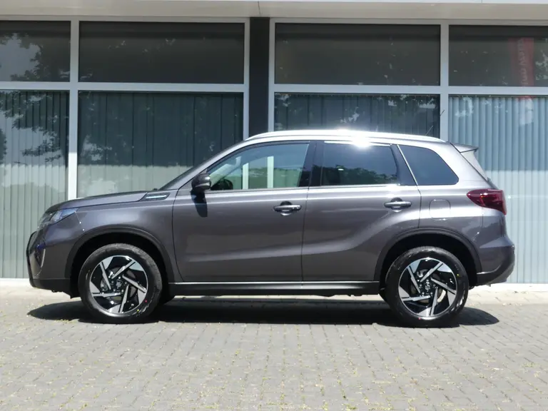 Suzuki Vitara Style 6 Jaar fabrieksgarantie! Nieuw uit voorraad leverbaar! afbeelding 3