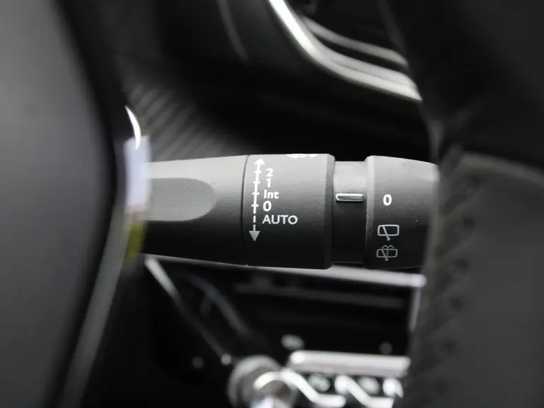Peugeot e-208 Allure 51 kWh 156PK Navigatie, Rondomzichtcamera, Parkeersensoren, Apple Carplay, Android Auto afbeelding 22