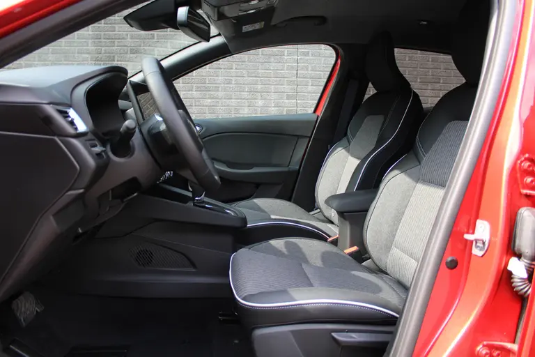 Mitsubishi Colt 1.6 HEV First Edition Automaat, Cruise/Climate control, Applecar./Andr. auto, Camera, 17"LM Velgen afbeelding 9
