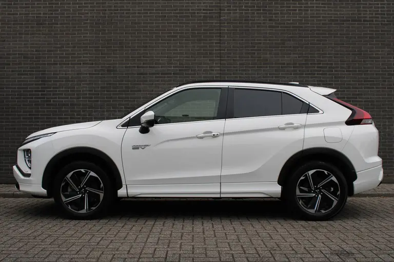 Mitsubishi Eclipse Cross 2.4 PHEV Executive Cruise/Climate control, Trekhaak, Navigatie, Apple Carplay/Android auto, Trekgewicht 1.500 KG./Batterij conditie (SOH) 84.5% afbeelding 3