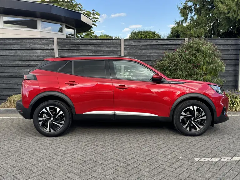 Peugeot 2008 Allure Pack 1.2 PureTech 130PK Navigatie, Achteruitrijcamera, Keyless, Parkeersensoren, Apple Carplay, Android Auto afbeelding 8