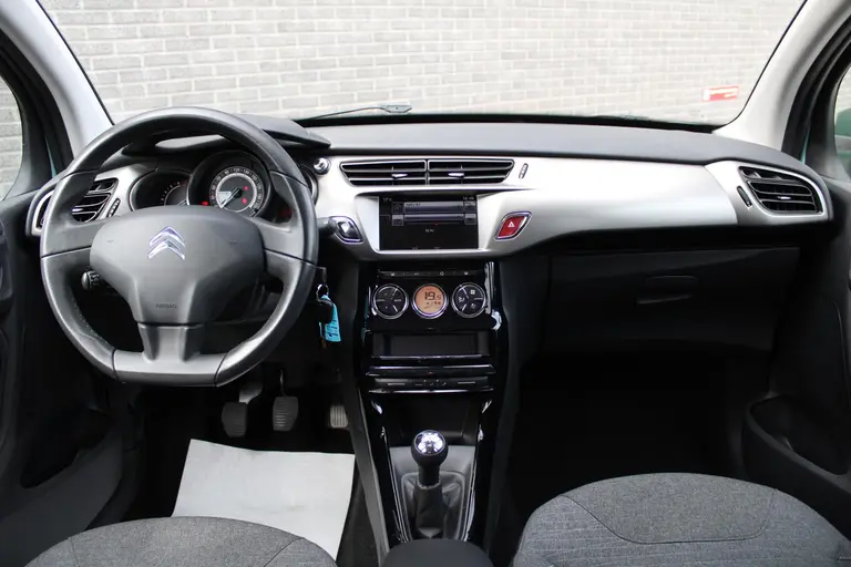 Citroën C3 1.2 PureTech Feel Edition CruiseControl, Bluetooth, Airco, All-season banden afbeelding 8