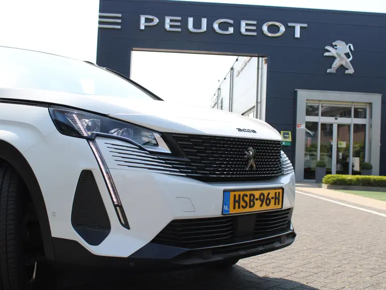 Peugeot 3008 GT 1.2 PureTech 130PK EAT8 Automaat Navigatie, Keyless, Achteruitrijcamera, Elektrische Achterklep, Apple Carplay, Android Auto afbeelding 3
