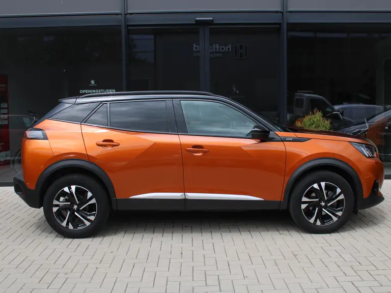 Peugeot 2008 1.2 PureTech GT 130PK Achteruitrijcamera, Navigatie en Dodehoekbewaking afbeelding 8