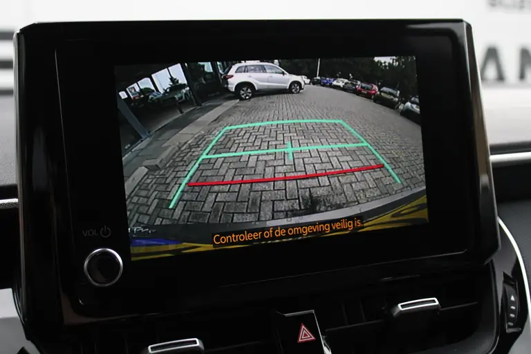 Toyota Corolla Touring Sports 1.8 Hybrid Dynamic Achteruitrijcamera, Stoelverwarming, Cruise Control Adaptief, Draadloze Telefoonlader afbeelding 27