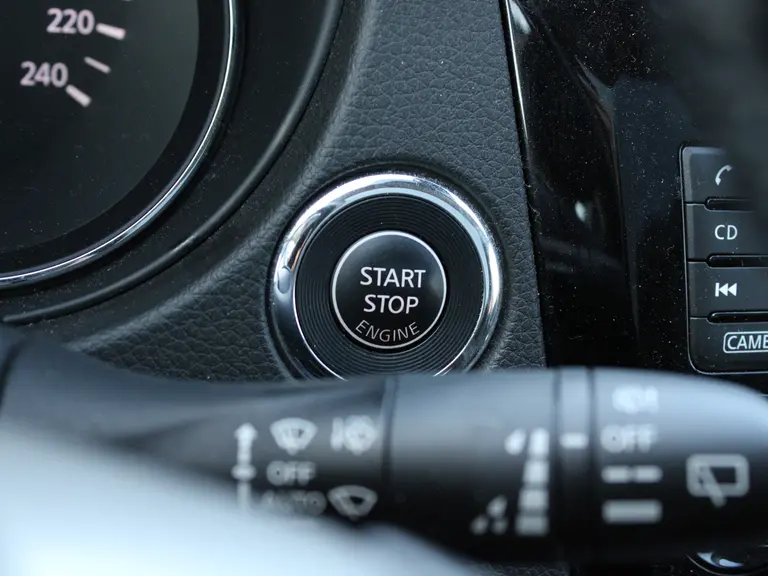 Nissan QASHQAI 1.6 164PK N-Connecta Navigatie, Camera en parkeerhulp rondom, Cruise Controle, Trekhaak. Keyless afbeelding 27