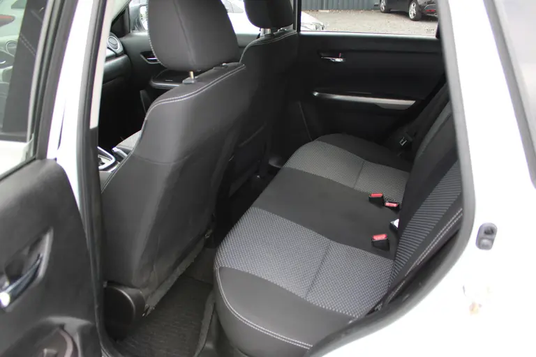 Suzuki Vitara 1.4 Boosterjet Select Smart Hybrid , Automaat, 17000 km en Trekgewicht van 1500KG! afbeelding 10