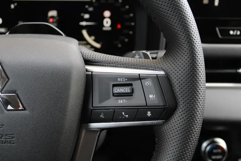 Mitsubishi Outlander 2.4 PHEV First Edition 20" LM velgen, Stuur+stoelverwarming, Standkachel, Premium audio, PDC V+A, Trekgewicht 1.600 KG. afbeelding 22