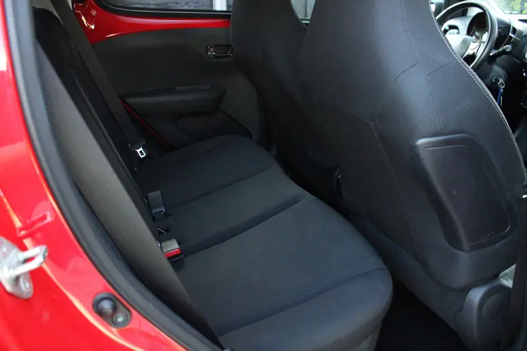 Peugeot 108 Allure 1.0 e-VTi 72PK 5DRS Climate control, Dimlicht Automatisch, Apple Carplay, Android Auto afbeelding 19