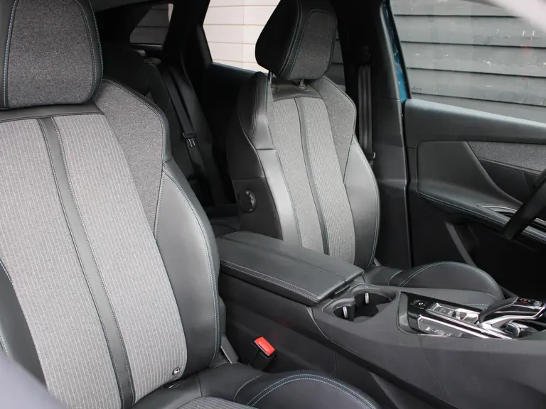 Peugeot 3008 Allure 1.2 PureTech 130PK EAT8 Automaat Navigatie, Achteruitrijcamera, Keyless, Elektrische Achterklep, Perkeersensoren afbeelding 16