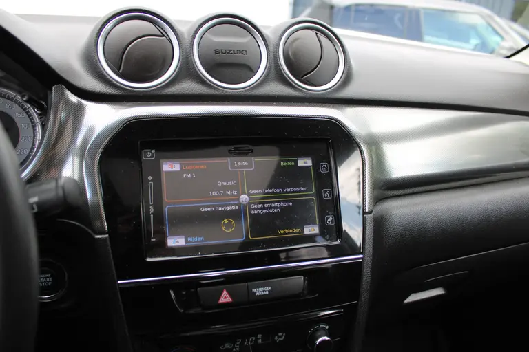 Suzuki Vitara 1.5 Hybrid Style, Automaat, 1e Eig. met All-Seasonbanden, Panoramadak, Navigatie, Parkeersensoren en Dealer onderhouden! afbeelding 18