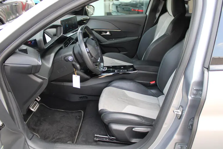 Peugeot e-208 EV GT 350 50 kWh Inclusief batterijtest Panoramadak, Navigatie, Cruise/Climate control, Apple carplay/Android auto, afbeelding 9