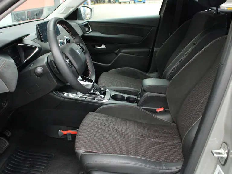 DS DS 3 1.2 PureTech Performance Line Automaat Microvezel Bekleding, Rondomzicht Camera, Cruise en Climate Control afbeelding 35