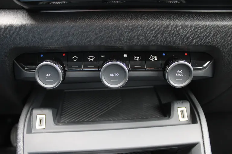 Citroën C4 1.2 Puretech 130 You Cruise/Climate control, Camera, Apple carplay/Android, Radio/DAB, afbeelding 23