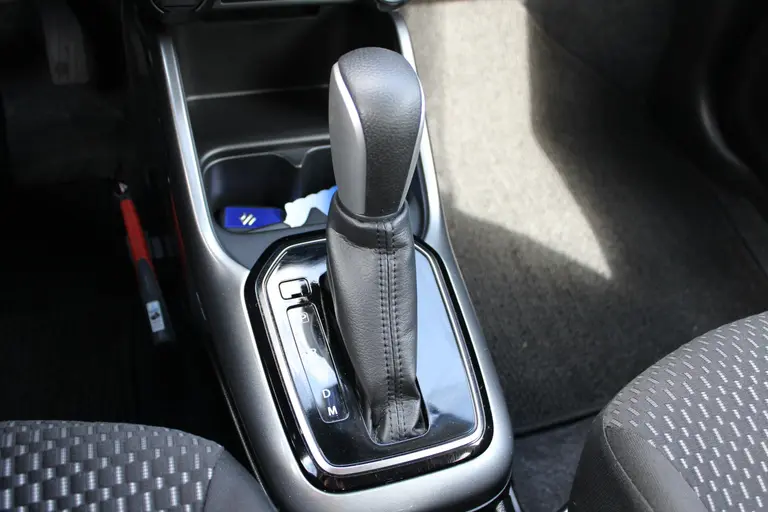 Suzuki Ignis 1.2 Smart Hybrid Style, Automaat , Parkeersensoren, Cruise-Control en ORG NL Auto!! afbeelding 21