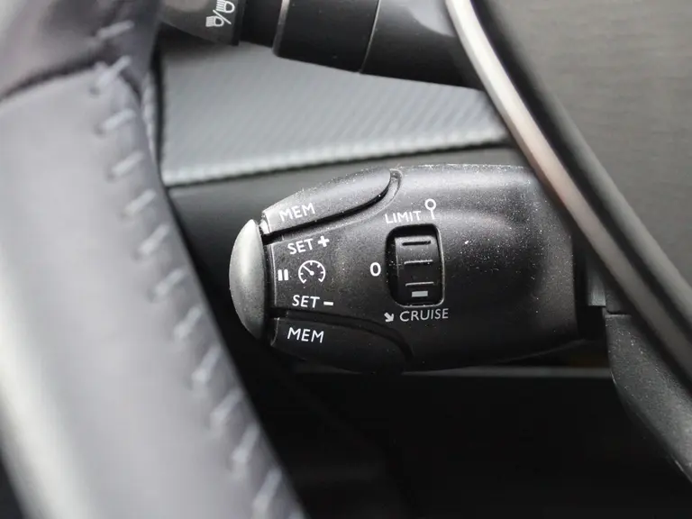 Peugeot e-2008 Active 54 kWh 156pk Navigatie, Achteruitrijcamera, Apple Carplay, Android Auto, Climate Control, Cruise Control afbeelding 18