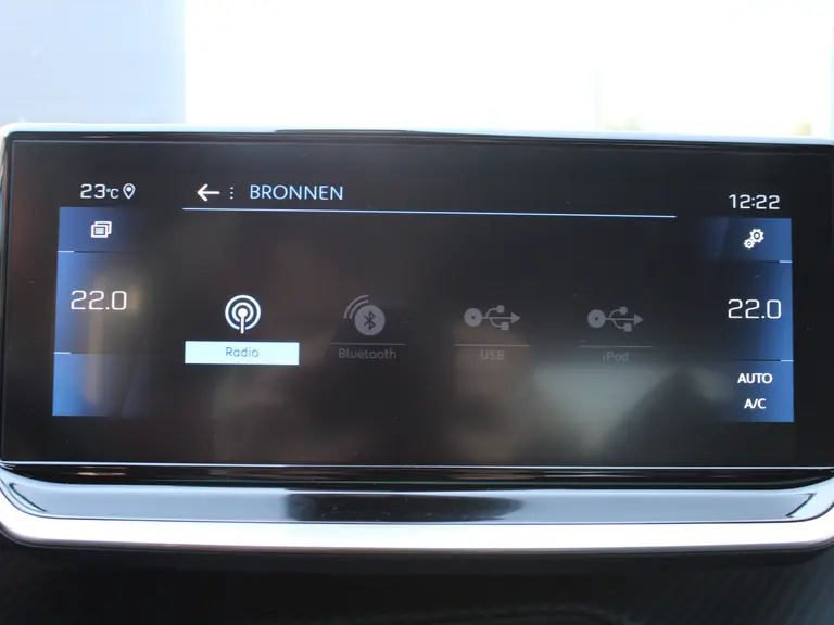 Peugeot 208 1.2 PureTech GT 100PK Navigatie, Panoramadak, Keyless start, Achteruitrijcamera, Apple CarPlay-Android Auto, Parkeersensoren voor & achter afbeelding 30