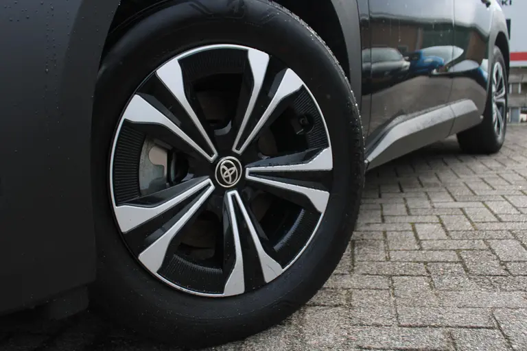 Toyota Bz4x Dynamic 71 kWh Trekhaak, Navigatie, Stoelverwarming, Stuur Verwarmd, Cruise Control Adaptief afbeelding 3