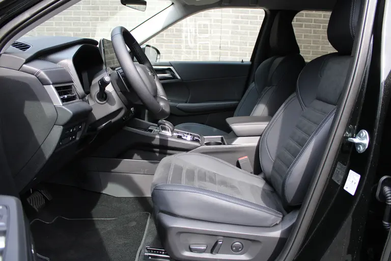 Mitsubishi Outlander 2.4 PHEV First Edition 20" LM velgen, Stuur+stoelverwarming, Standkachel, Premium audio, PDC V+A, afbeelding 11
