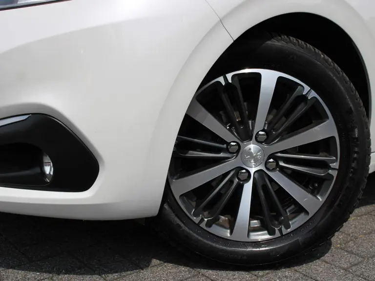 Peugeot 208 1.2 PureTech Allure afbeelding 2