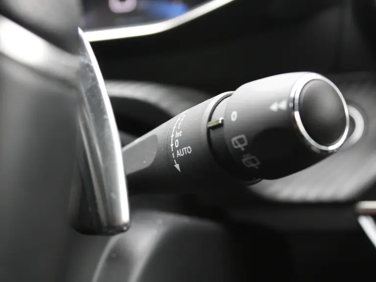 Peugeot 208 GT 1.2 PureTech 100PK EAT8 Automaat Navigatie, Trekhaak Afneembaar, Achteruitrijcamera, Stoelverwarming, Cruise Control, Climate Control afbeelding 27