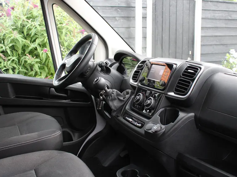 Peugeot Boxer 2.2 BlueHDi 120PK S&S L2H1 3.0t Trekhaak, Navigatie, Achteruitrijcamera, Cruise Control, Airco, Dodehoek Detectie afbeelding 16