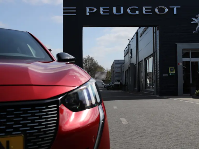 Peugeot 208 1.2 PureTech 100PK GT Navigatie, Parkeerhulp voor & achter, Zwart dak, Camera Achter afbeelding 4