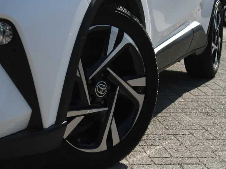 Toyota C-HR 1.8 Hybrid Dynamic Automaat Navigatie, Cruise Control Adaptief, Parkeersensoren Voor en Achter, Airco Automatisch afbeelding 3