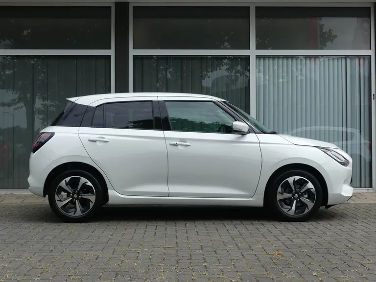 Suzuki Swift 1.2 Style Smart Hybrid Nieuw 6 jaar fabrieksgarantie! Uit voorraad leverbaar! afbeelding 2