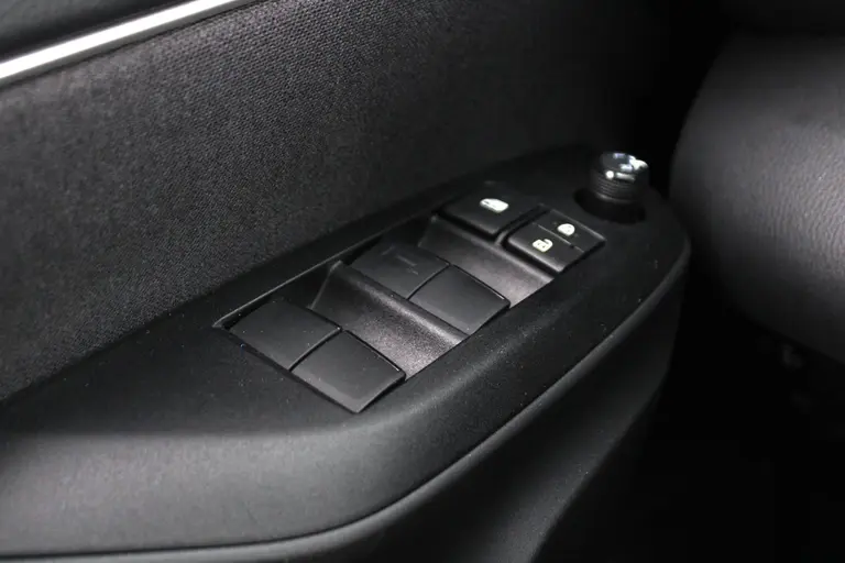 Toyota Yaris Cross 1.5 Hybrid Dynamic Navigatie, Achteruitrijcamera, Climate Control, Bluetooth afbeelding 29