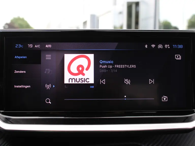 Peugeot e-208 Allure 51 kWh 156PK Navigatie, Rondomzichtcamera, Parkeersensoren, Apple Carplay, Android Auto afbeelding 24