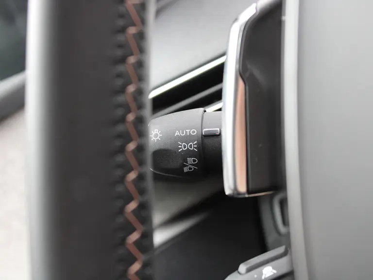 Peugeot 3008 GT 1.2 PureTech 130PK EAT8 Automaat Navigatie, Keyless, Elektrische Kofferbak, Stoelverwarming, Adaptieve Cruise Control afbeelding 22