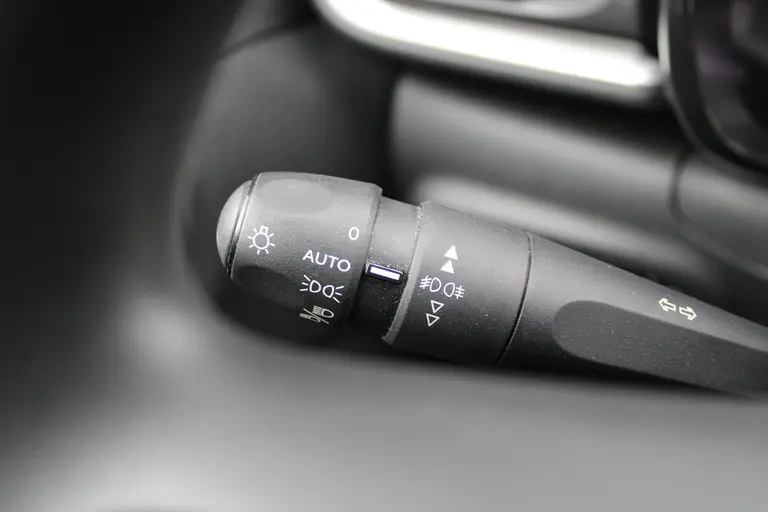 Citroën C3 1.2 PureTech S&S Feel Edition Trekhaak, Navigatie, Applecarpl./Andr. Auto, Cruise/Climate Control afbeelding 14