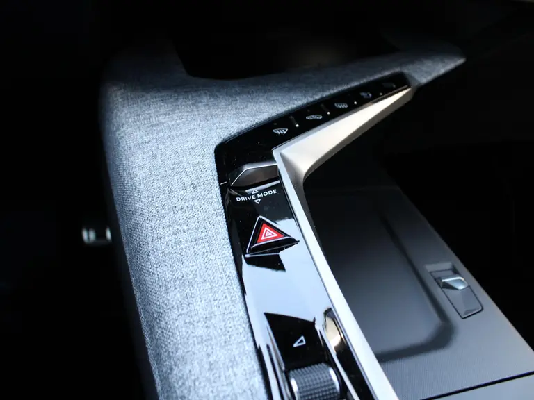 Peugeot 5008 GT 1.2 Hybrid 136PK e-DCS6 Automaat 7P Alcantara Leder, Navigatie, Camera 360, Panoramisch-Open Dak, Elektrische Achterklep afbeelding 44