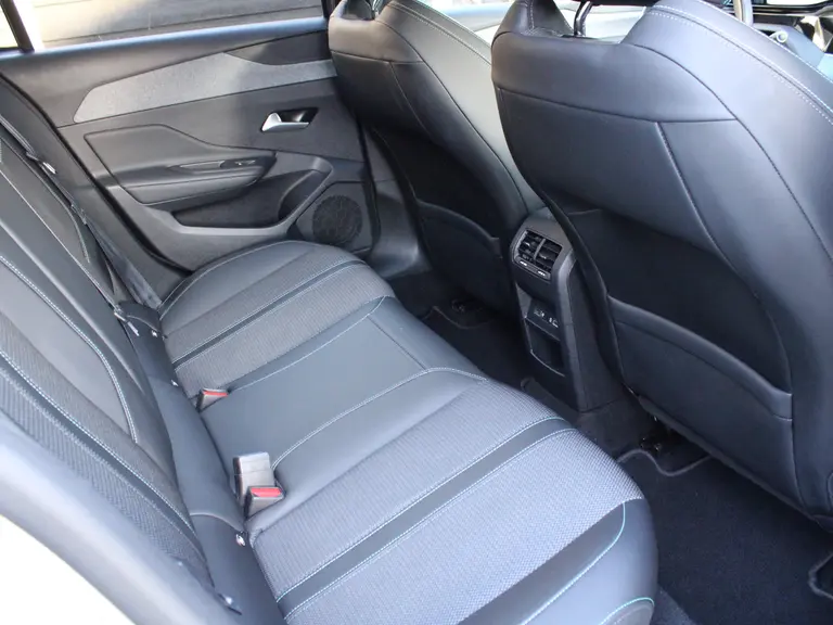 Peugeot 308 1.2 PureTech 130PK Allure Pack Business EAT8 Automaat Navigatie, Trekhaak Afneembaar, Camera Achter, Parkeerhulp voor & achter afbeelding 37