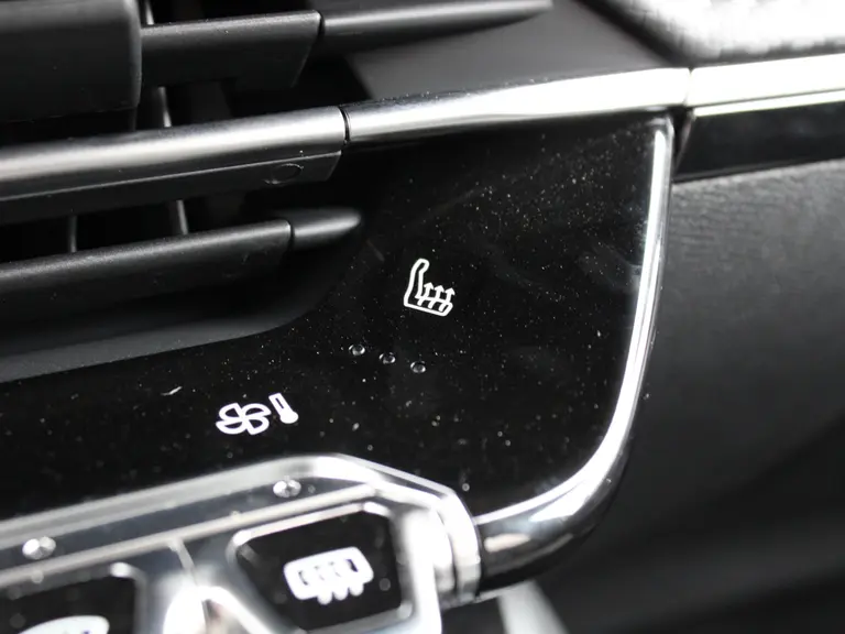 Peugeot 208 Hybrid 100PK e-DCS6 Allure Automaat Navigatie, Parkeerhulp voor & achter, Camera achter, Climate Control afbeelding 26