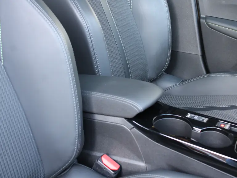 Peugeot 208 1.2 PureTech 100PK GT-Line EAT8 Automaat Navigatie, Panoramadak, Camera achter, Parkeerhulp voor & achter, Climate Control afbeelding 41
