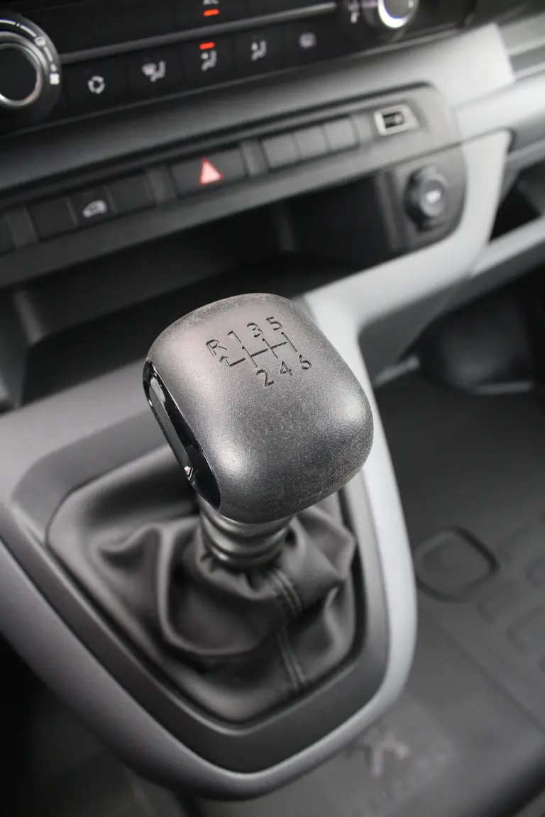Peugeot Expert 1.5 BlueHDI 120PK Standard Premium 3-Zits, Airco, Navigatie, Achteruitrijcamera, Betimmering afbeelding 18