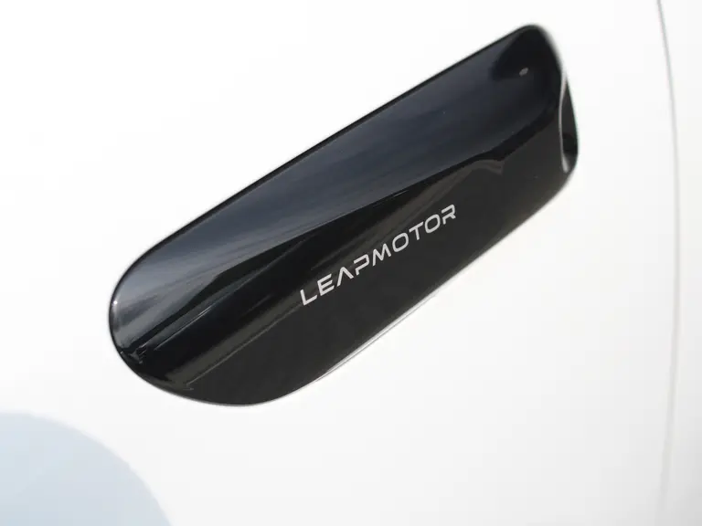Leapmotor C10 REEV Design 28.4 kWh Camera systeem rondom, Stoelverwarming/koeling, Panoramadak, Navigatie afbeelding 6