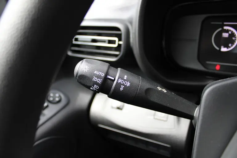 Citroën Berlingo 1.5 BlueHDi 130PK EAT8 Automaat L1 Achteruitrijcamera, Keyless Entry & Start, Parkeersensoren Achter, Aple Carplay, Android Auto afbeelding 23