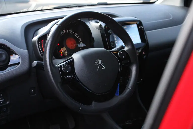 Peugeot 108 Allure 1.0 e-VTi 72PK 5DRS Climate control, Dimlicht Automatisch, Apple Carplay, Android Auto afbeelding 4