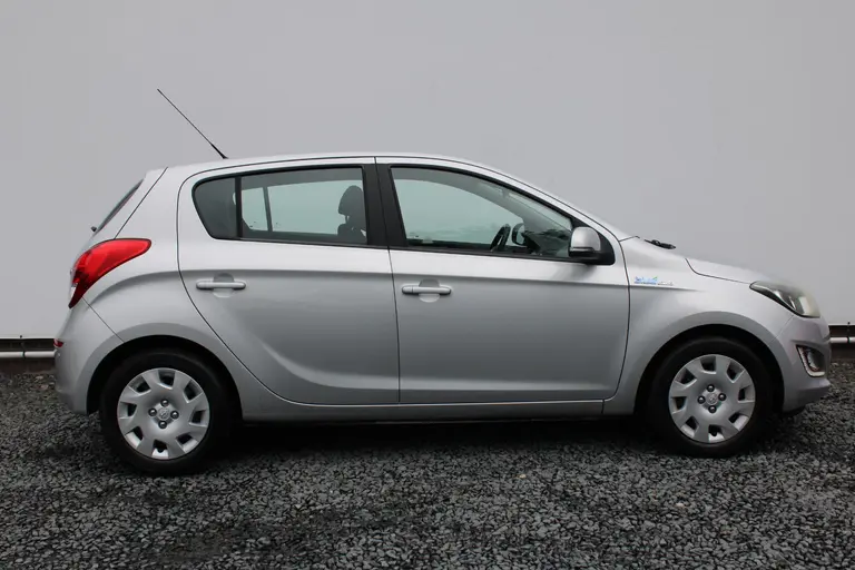 Hyundai i20 1.2i i-Motion 5-Deurs Afneembare Trekhaak, Airco, Parkeersensoren Achter, Radio/CD Speler afbeelding 2