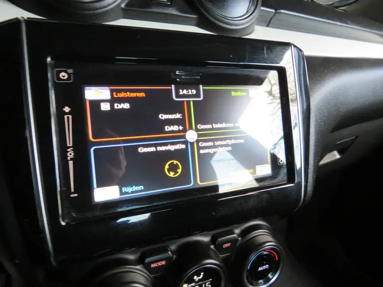 Suzuki Swift Boosterjet,Stijl/Style Smart Hybrid, Dealer onderhouden Navigatie, Keyless, Cruise-Control afbeelding 17