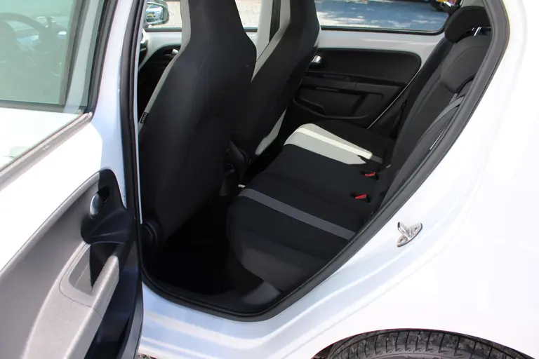 Volkswagen up! 1.0 BMT high up! Bluetooth, Parkeersensoren, LM-Velgen en Keurig onderhouden! afbeelding 10
