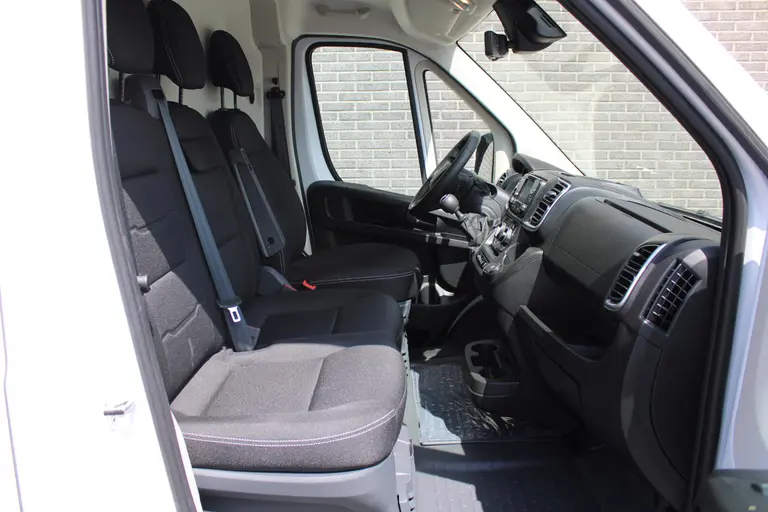 Citroën Jumper 2.2 BlueHDi 120 S&S L2H1 3.0t Airco, Achteruitrijcamera, Cruise Control, Trekhaak afbeelding 27